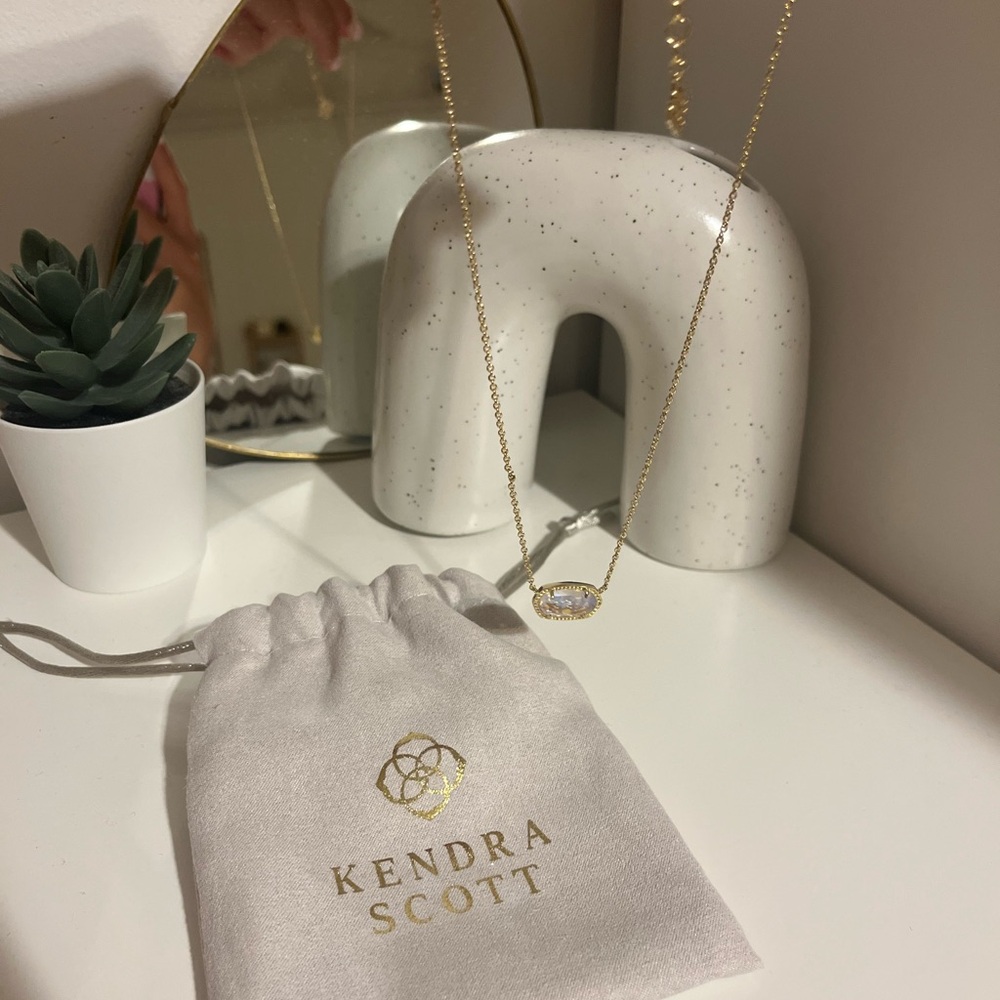 Kendra Scott necklace beautiful rhinestone!